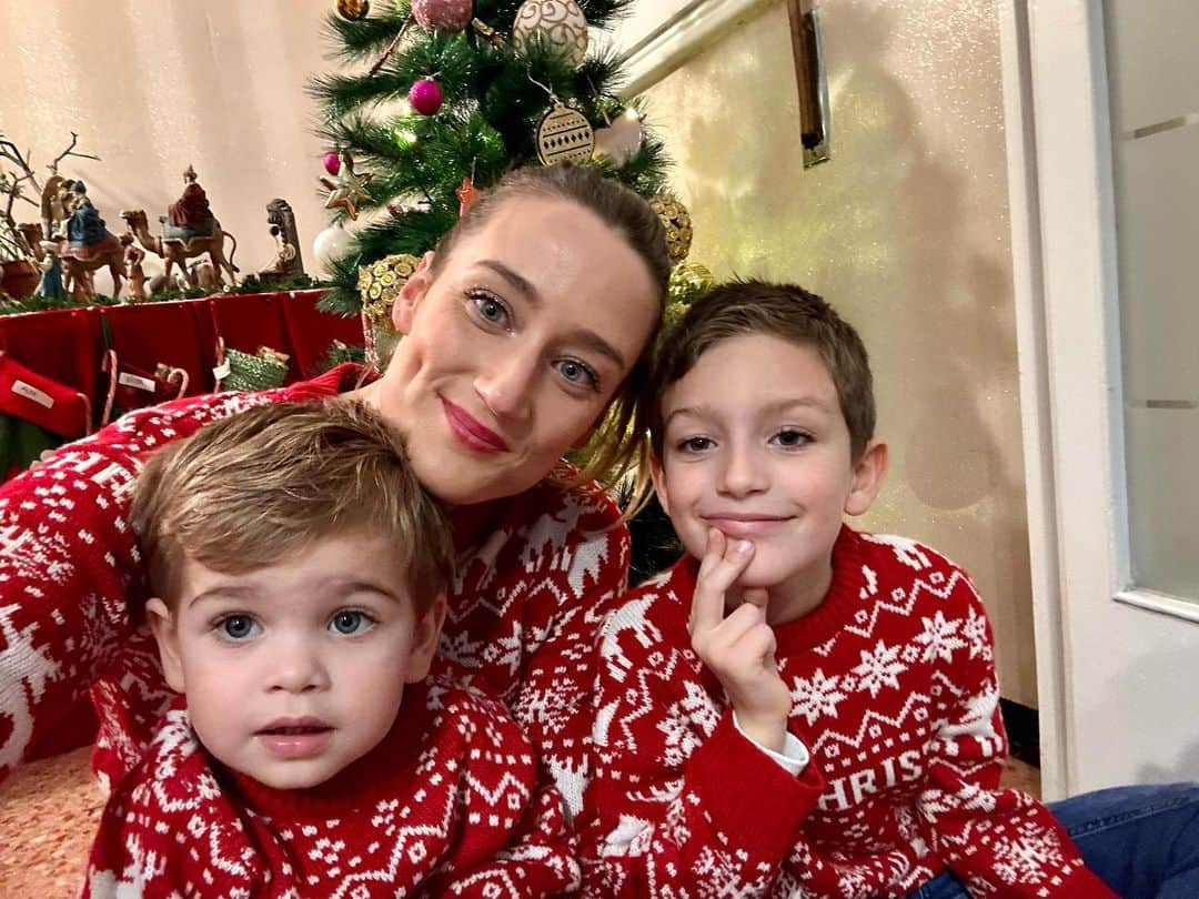 ミレイア・ベルモンテ・ガルシアのインスタグラム：「Feliz Navidad a todos! ⭐️🎅🏻」