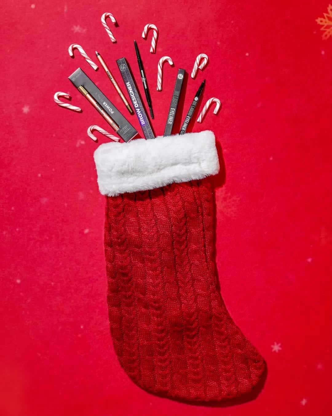 BH Cosmeticsのインスタグラム：「Merry Christmas Eve, babes 🤶❤️ We hope you wake up to some new 🔥 beauty finds in your stockings tomorrow!!⁣ ⁣ 🌲 Liquid Eyeliner - Black⁣ 🌲 Power Pencil - Waterproof Eyeliner⁣ 🌲 Brow Designer - Dual Ended Precision Pencil⁣ ⁣ #bhcosmetics」