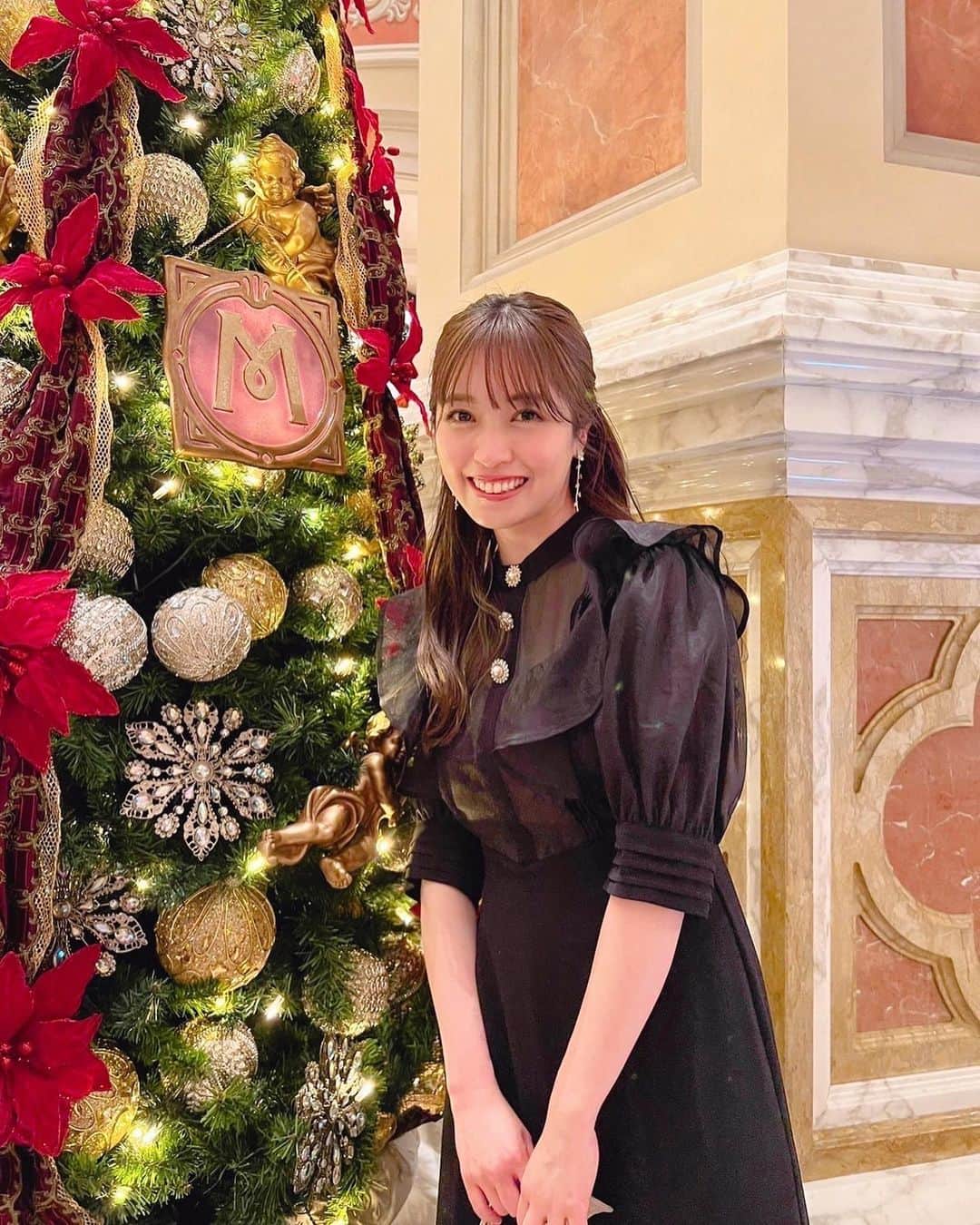 村島未悠のインスタグラム：「メリークリスマス🧸🤍 今年は大好きな人の　 お祝いができて幸せをもらった 愛いっぱいの クリスマスを過ごせました☺️💗 #ミラコスタ　#結婚式」