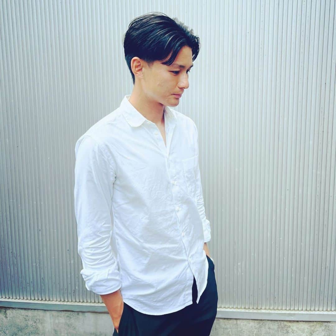 溝渕雄志のインスタグラム：「' I like white shirts. I mean, who doesn't like that?  #xmas」