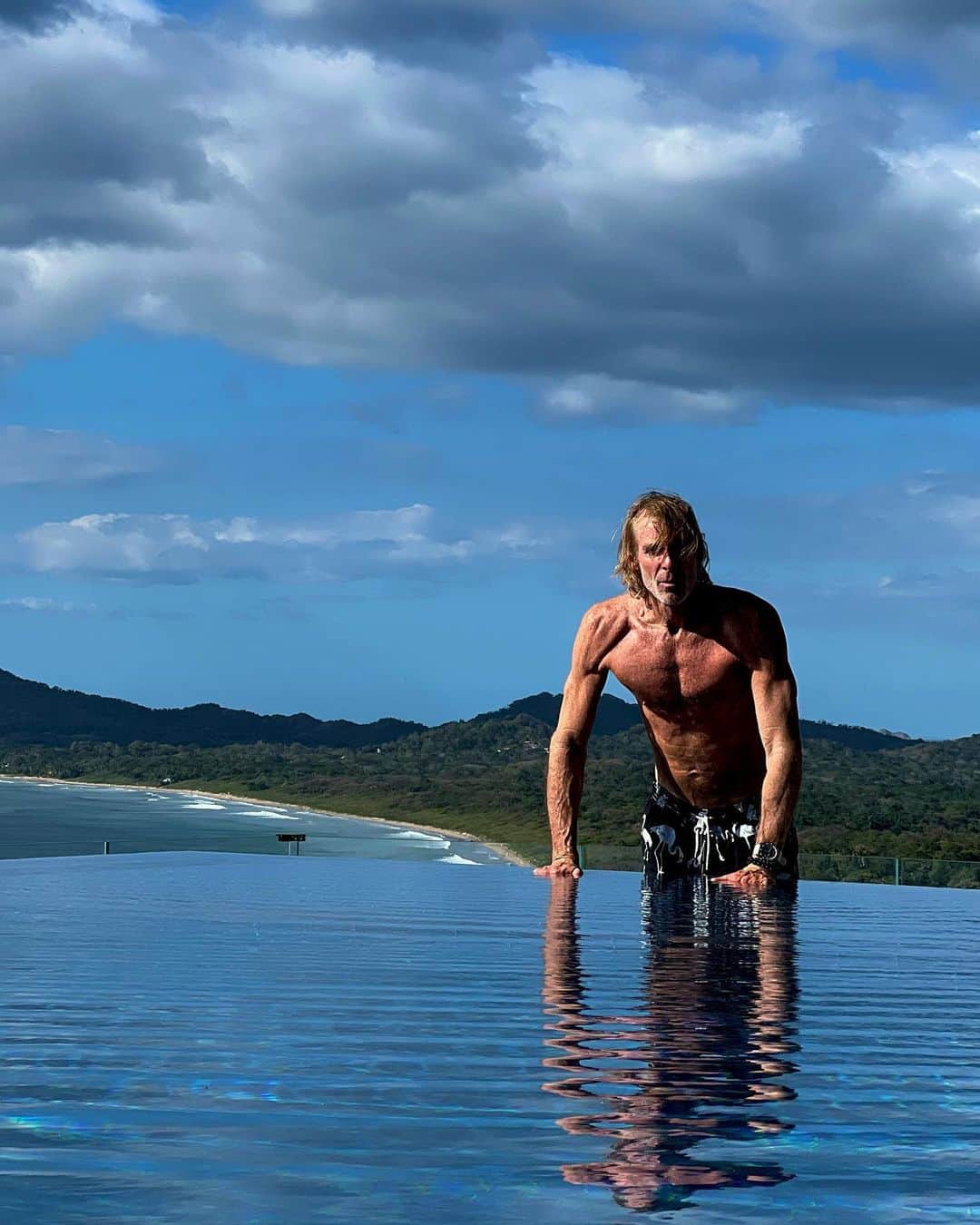 マイケル・ベイのインスタグラム：「Determined for 2023. Have a great holiday.」