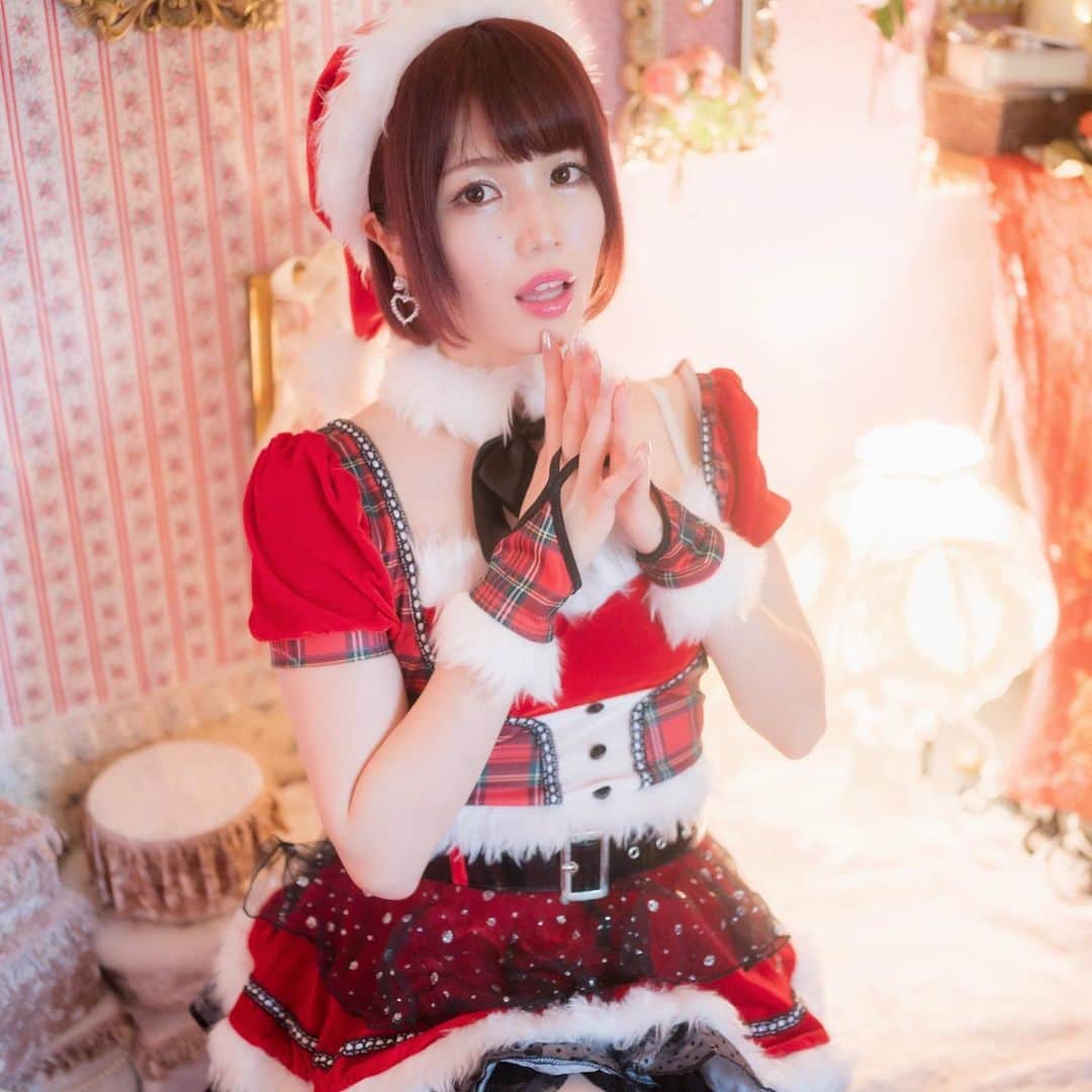 胡桃沢まひるのインスタグラム：「めりーくりすます！  やっとお熱が下がって、まだ喋れないけれど元気になってお外にお粥を買いに行けるレベルになりました🥹  みんなに心配掛けてごめんね🥲 季節外れのしろくまでクリスマスを！！！！！祝わせてくれ！！！！🥹🥹  #merrychristmas #merrychristmas🎄 #merryxmas #merryxmas🎄 #instalike #insagood #followforfollowback #follwme #japan #japanese #cosplay #cosplaygirl #cosplayer #japanesegirl #4llowme」