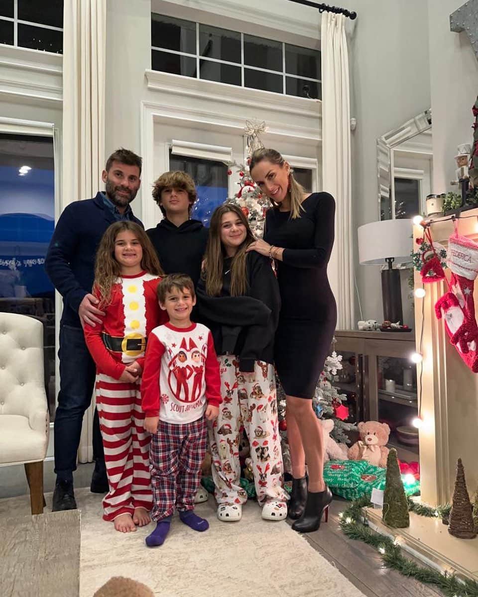 アントニオ・ノチェリーノのインスタグラム：「Merry Christmas to you all 🎄💫」