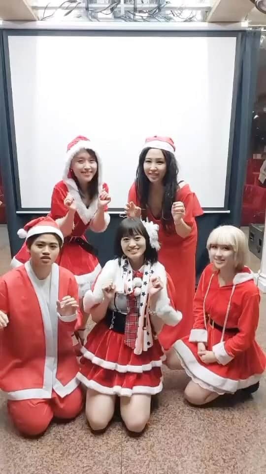 SHINOBUのインスタグラム：「メリー🌰🐿マス🎄🎁🎅🌟 素敵なクリスマスに なりますように🥰」