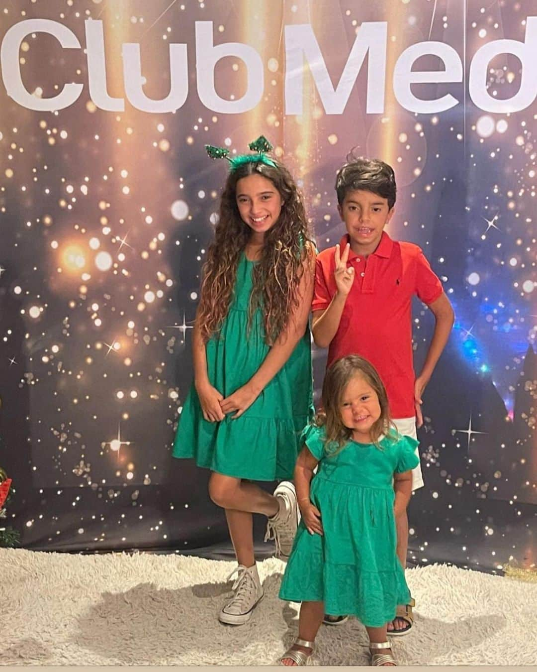 ラファエウ・ペレイラ・ダ・シウヴァのインスタグラム：「Um feliz natal com uma foto de quem representa minha vida na terra hoje meus filhos eu amo vcs muitaaaa coisa ❤️❤️❤️ Feliz natal galera que Jesus reine na vida de todos 🙏」