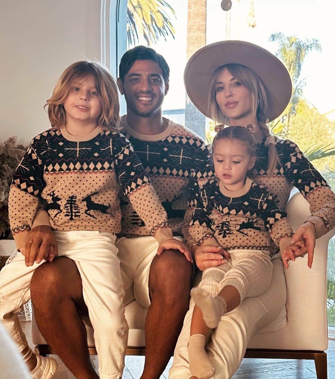 カルロス・ベラさんのインスタグラム写真 - (カルロス・ベラInstagram)「Merry Christmas 🫶」12月25日 10時42分 - carlosv11_