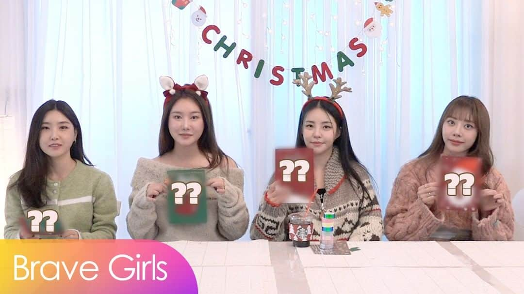 Brave Girlsのインスタグラム：「[🎥]  브레이브걸스 (Brave Girls)🎄크리스마스 카드 꾸미기 (Decorating Christmas Card for Fearless)✉  ➭ https://youtu.be/4TxUqIGoNRA  #브레이브걸스 #BraveGirls #MerryChristmas」