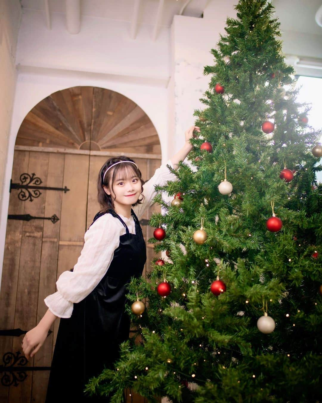 ANRIのインスタグラム：「⁣ ・⁣ ・⁣ ・⁣ ・⁣ ⁣  ⁣ メリークリスマス🎄⁣ ⁣ 素敵な2日間ありがとう🥰⁣ ⁣ ⁣ ⁣ #クリスマス #アイドル #冬 #FariaClown #Xmas  #christmas #コスプレ #サンタコスプレ #ootd #instagood #lll #lfl #デート #私服 #デート服 #撮影会 #ポートレート #Meitu #TikTok  #good_portraits_world #tutorial」