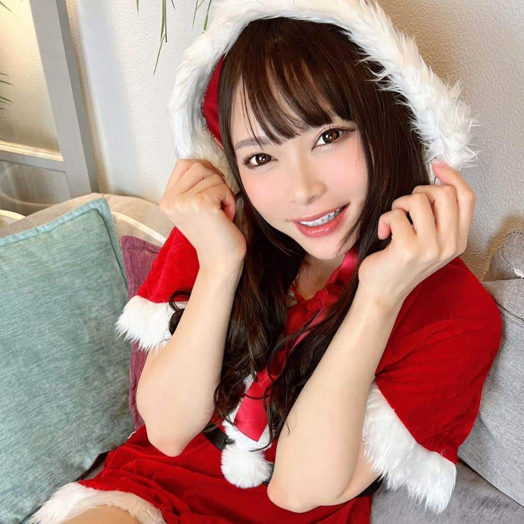 なつめ愛莉さんのインスタグラム写真 - (なつめ愛莉Instagram)「メリークリスマス🎄❤️  #youtuber #あいなっつ #ピーナッツココナッツあいなっつ #グラビア #グラドルもあいなっつ#グラビア #セクシー #コスプレ女子 #コスプレ #ライバー女子 #tiktok #tiktokers #tiktokjapan  #モデル #グラビアアイドル #model #Japanesegirl #av#グラビア女子#グラビア撮影 #グラビアモデル #推し #推し事 #サンタコス #サンタ #クリスマス」12月25日 22時58分 - natsumeairi0327