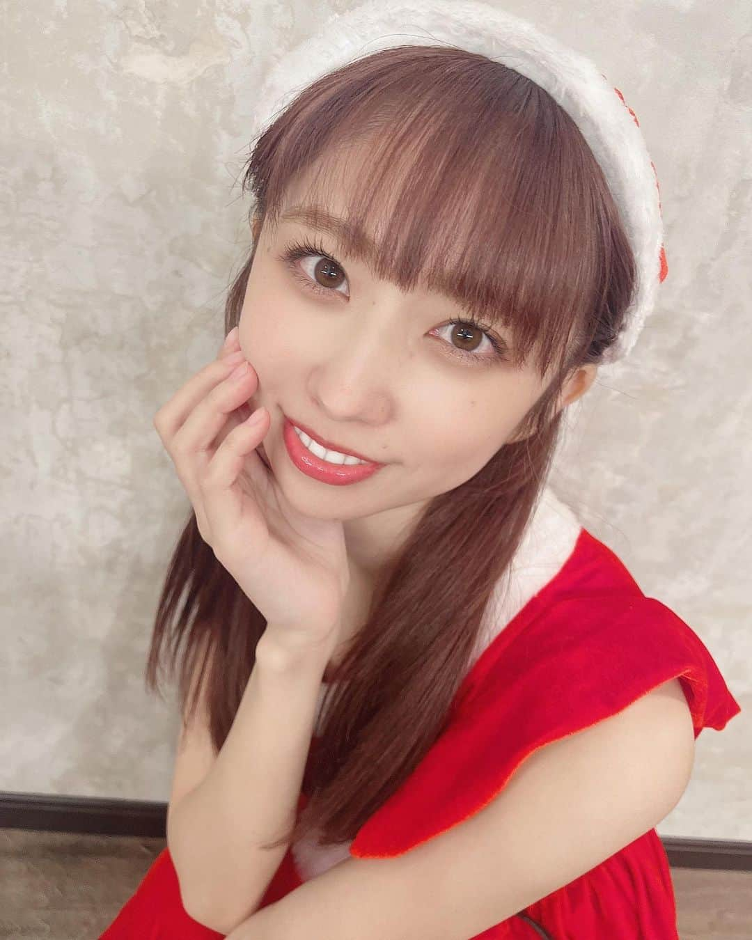 岡田彩花さんのインスタグラム写真 - (岡田彩花Instagram)「⭐︎ ⭐︎ ⭐︎  Merry Christmas🎄🎁 3日間着た衣装⭐️  #saison #セゾン #アイドル #クリスマス」12月25日 21時29分 - ayaka_o.1106