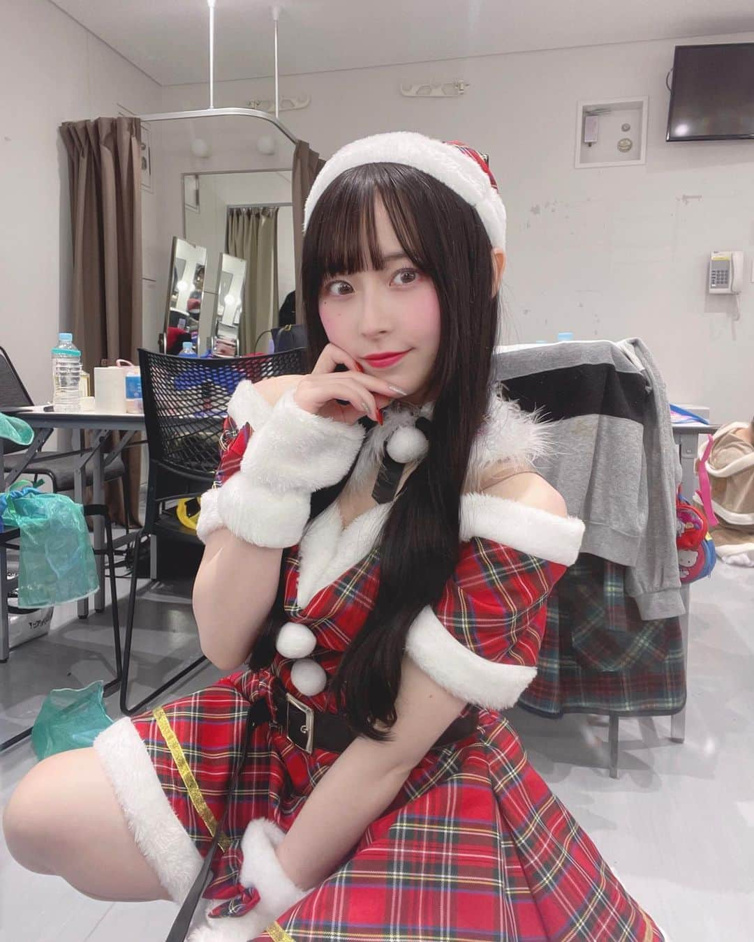 島村嬉唄さんのインスタグラム写真 - (島村嬉唄Instagram)「❄️🎅🏻*̣̩⋆̩* 𝑀𝑒𝑟𝑟𝑦 𝐶ℎ𝑟𝑖𝑠𝑡𝑚𝑎𝑠 *⋆̩*̣̩🦌🎄 昨日はライブでみんなにあえたし 今日は家族でクリスマスパーティしたんだ 〜 🤍 ショートケーキ食べた 🍰  しあわせいっぱいのクリスマスだった 🎄.*」12月25日 21時43分 - uta_0624