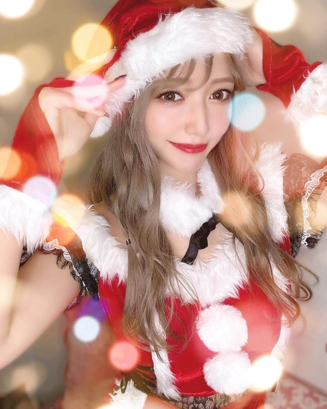 野中美郷さんのインスタグラム写真 - (野中美郷Instagram)「♡ ➖➖➖➖➖➖➖  Merry Christmas🎄 ➖➖➖➖➖➖➖  #メリークリスマス  #クリスマス #サンタコス  #サンタさん」12月25日 21時52分 - n.mi3sa3to10