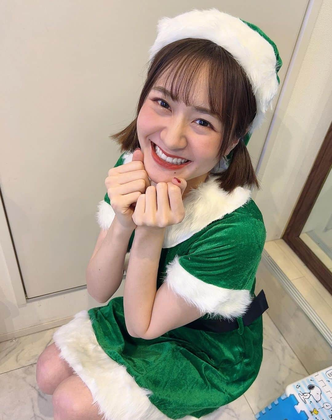 依東杏奈さんのインスタグラム写真 - (依東杏奈Instagram)「- ̗̀ 🤍🎄𝑀𝑒𝑟𝑟𝑦 𝐶ℎ𝑟𝑖𝑠𝑡𝑚𝑎𝑠🎄🤍 ̖́- クリスマスライブ2日間 ありがとう🌟   #クリスマス  #サンタコス  #merychristmas」12月25日 21時54分 - anna0555n_n