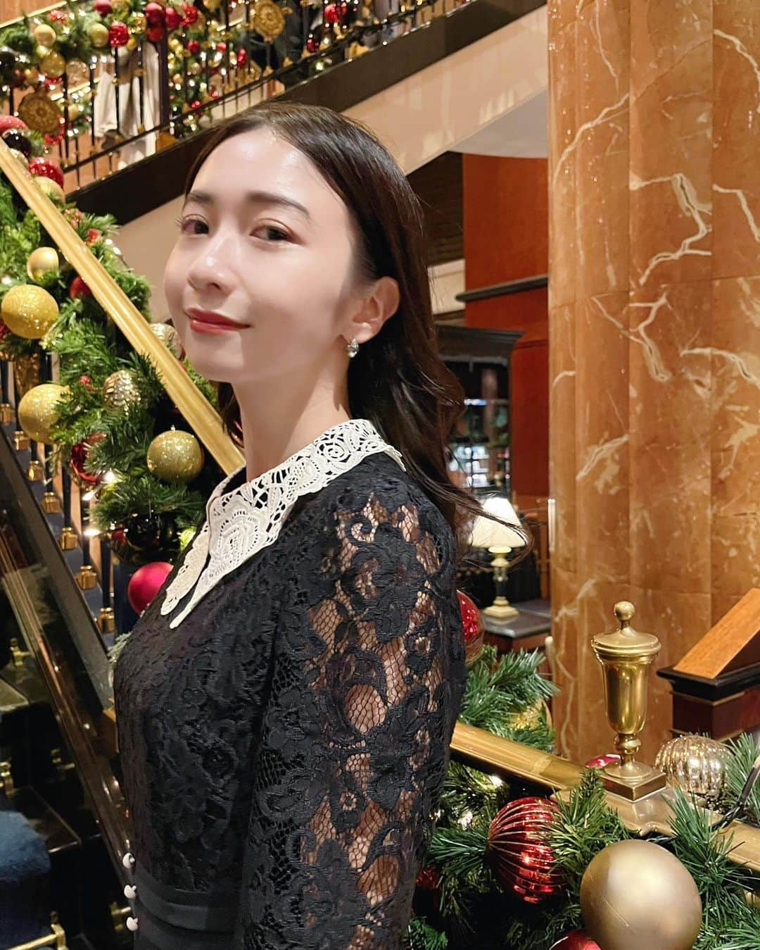 田原可南子のインスタグラム：「Xmas eveは父のディナーショーへ🕺🎶 例年通りようやく年末を感じられたなあと。 こういうのが幸せだね🙏 毎年かっこよく元気に歌って踊る姿を見て 祖父母に会うことができる幸せな日。 そんな今日はクリスマスケーキ食べてまったりな夜です🎅🏼⭐️ 皆さんはどんなクリスマスを過ごしましたか？  Dress @leja__official   #かな服」