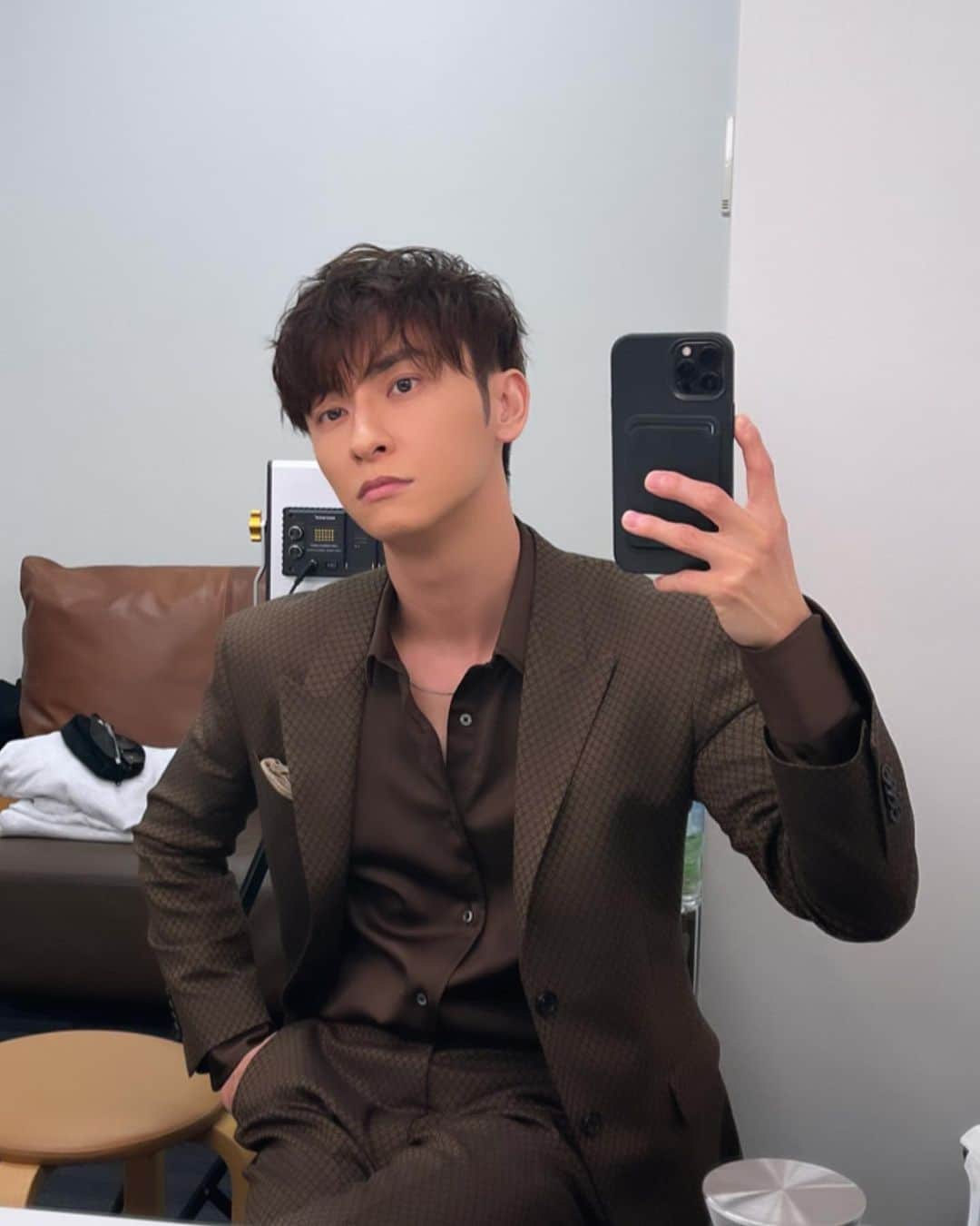 與真司郎のインスタグラム：「Merry Christmas🎅🎄  全10公演のトークショーが終了しました✨  今年も誕生日とクリスマスをみなさんと過ごすことができて、 最高の思い出になりました😆👏  少しずつみんなの声も聞けるようになってきて 懐かしさと共に幸せを感じました🥺  みんなホンマにI love you so much❤️  みなさん、良いお年を🎍  来年もぜひトークショー遊びに来てください！！ 1/4までオフィシャル先行中です❤️  ＜與真司郎 TALK SHOW 2023＞   【公演日程】 ◆2023年4月22日(土)  ［宮城］日立システムズホール仙台 シアターホール ＜1部＞開場 12:00 / 開演 12:30 ＜2部＞開場 16:00 / 開演 16:30  ◆2023年4月29日(土)  ［広島］JMSアステールプラザ 中ホール ＜1部＞開場 11:30 / 開演 12:00 ＜2部＞開場 15:30 / 開演 16:00  ◆2023年4月30日(日)  ［岡山］岡山市立市民文化ホール ＜1部＞開場 11:30 / 開演 12:00 ＜2部＞開場 15:30 / 開演 16:00  ◆2023年5月5日(金)  ［兵庫］神戸新聞・松方ホール ＜1部＞開場 11:30 / 開演 12:00 ＜2部＞開場 15:30 / 開演 16:00  ◆2023年5月6日(土)  ［愛知］愛知県産業労働センター ウインクあいち 大ホール ＜1部＞開場 11:30 / 開演 12:00 ＜2部＞開場 15:30 / 開演 16:00  ◆2023年5月13日(土)  ［北海道］札幌サンプラザホール ＜1部＞開場 11:30 / 開演 12:00 ＜2部＞開場 15:30 / 開演 16:00  ◆2023年5月20日(土)  ［福岡］アクロス福岡イベントホール ＜1部＞開場 11:30 / 開演 12:00 ＜2部＞開場 15:30 / 開演 16:00  ◆2023年5月21日(日)  ［熊本］熊本城ホール シビックホール ＜1部＞開場 11:30 / 開演 12:00 ＜2部＞開場 15:30 / 開演 16:00  ◆2023年5月27日(土)  ［大阪］メルパルクホール大阪 ＜1部＞開場 11:00 / 開演 12:00 ＜2部＞開場 15:30 / 開演 16:30  ◆2023年5月28日(日)  ［東京］東京国際フォーラム ホールC ＜1部＞開場 11:00 / 開演 12:00 ＜2部＞開場 15:30 / 開演 16:30  #BCTS2022 #與真司郎 #誕生日 #クリスマス #適当なサンタさんですみません笑 #TS2023」