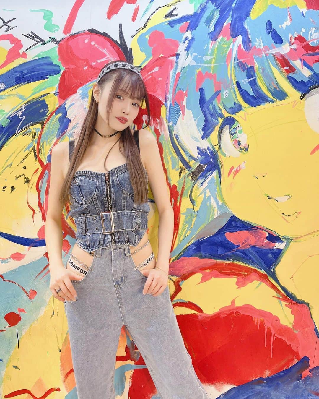 鳥海絢菜のインスタグラム：「・ リリイベ始まりましたーー！！！ ⚠️私服風衣装です 約3ヶ月間よろしくお願いします✨🤲🏻 ・ ・ ・ ・ #virezzivangard #vv #selfie #korea #idol   #artist #リリイベ #ヴィレヴァン #渋谷 #衣装 #アイドル #l4l #ラウンジ #コンカフェ」