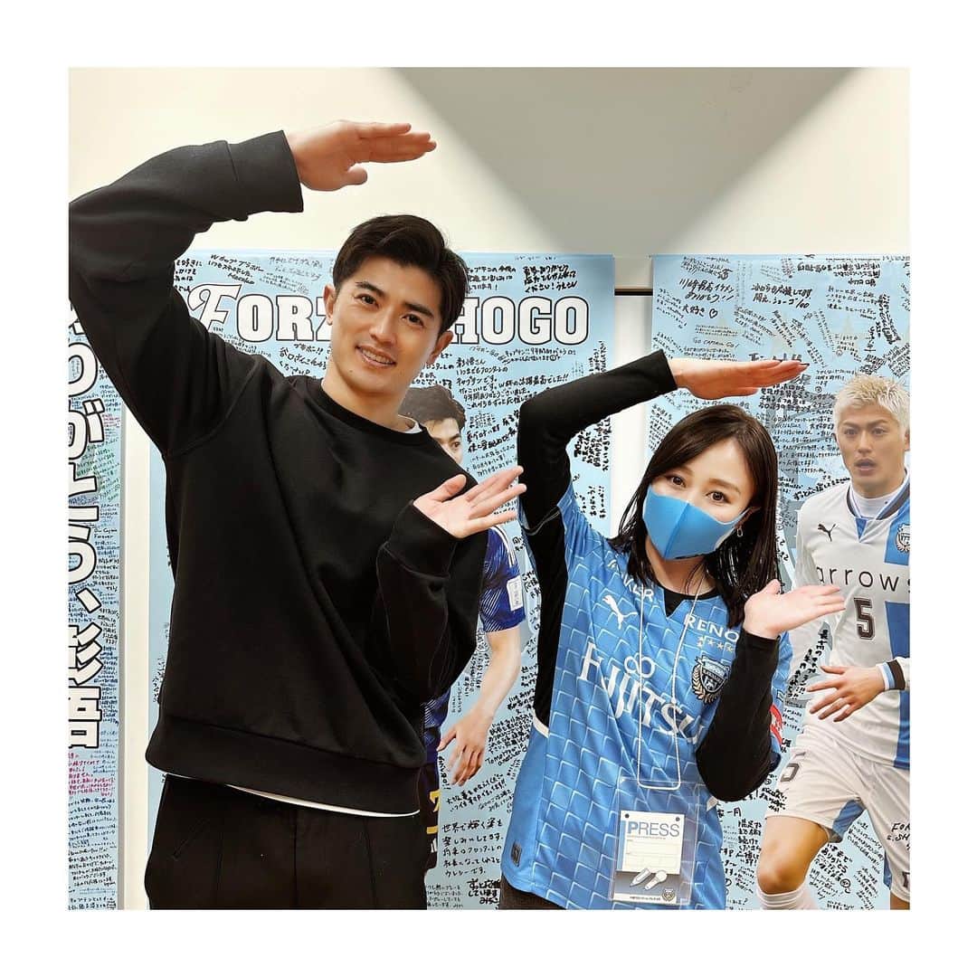 阿井莉沙のインスタグラム：「今日は2600人を超える多くのサポーターが集まり、谷口彰悟選手の送別会が行われました。  大きな決断に至るまでの葛藤や心境などありのままの想いと、新たなステージでの挑戦への熱く強い気持ちをしっかりと伝えてくれました。  チームが苦しい時もどんな時でも真摯にインタビューに応じてくださったりいつも全力でチームのイベントにも参加してくれていたり、その先ににはいつもサポーターのみなさんの笑顔のためにという谷口選手の思いがあったことを、今日改めて感じました。  そして何よりも、本当にたくさんのサポーターに愛されていたかということを感じました。  キャプテンという大きな責任を背負いながら、チームを引っ張り走り続けてくれた谷口選手。  チームの中でも大きな存在だっただけに、来シーズンから居ないのが想像が正直まだまだできず、寂しい気持ちもいっぱいですが、ここから新たなステージでも谷口選手らしく、チャレンジを楽しみながら、さらに大きな選手になっていく姿を川崎から応援しています（＾＾）  #frontale #川崎フロンターレ  #最後の写真は2014年の懐かしい写真📸🐬」