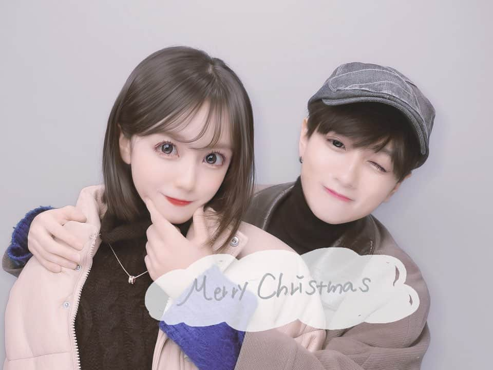 まひろのインスタグラム：「メリークリスマスです🙌  #Instagood #れいまひほーむ #カップル #れいまひ #couple  #youtube #カップルチャンネル」