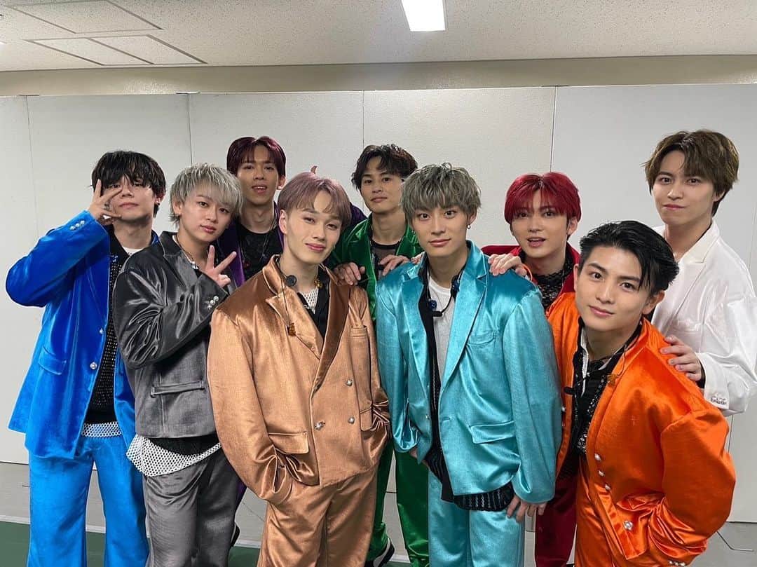 のインスタグラム：「BULLET TRAIN ARENA TOUR 2022  『新世界-NEW WORLD-』 代々木、大阪公演ありがとうございました😊🤙 wowow生配信で見てくださった方もありがとうございました！  そして超特急　結成11年目宜しくお願い致します🤲 必ず正解を見つけ出し、進化出来るような年にします🫣 #ターコイズアロハ #13号車」