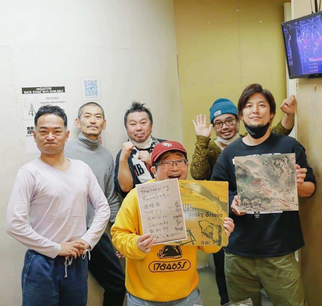 山口隆さんのインスタグラム写真 - (山口隆Instagram)「fOULのみなさんに、僕ら所有のfOULの名盤レコードと当日のセットリストに、どちらもサインをいただきました！  本当にありがとうございます！ 大ファンです‼︎‼︎  宝もの‼︎‼︎  #fOUL #サンボマスター   写真　@saru_0305  SARUYA AYUMI」12月25日 22時28分 - yamaguchi_sbm