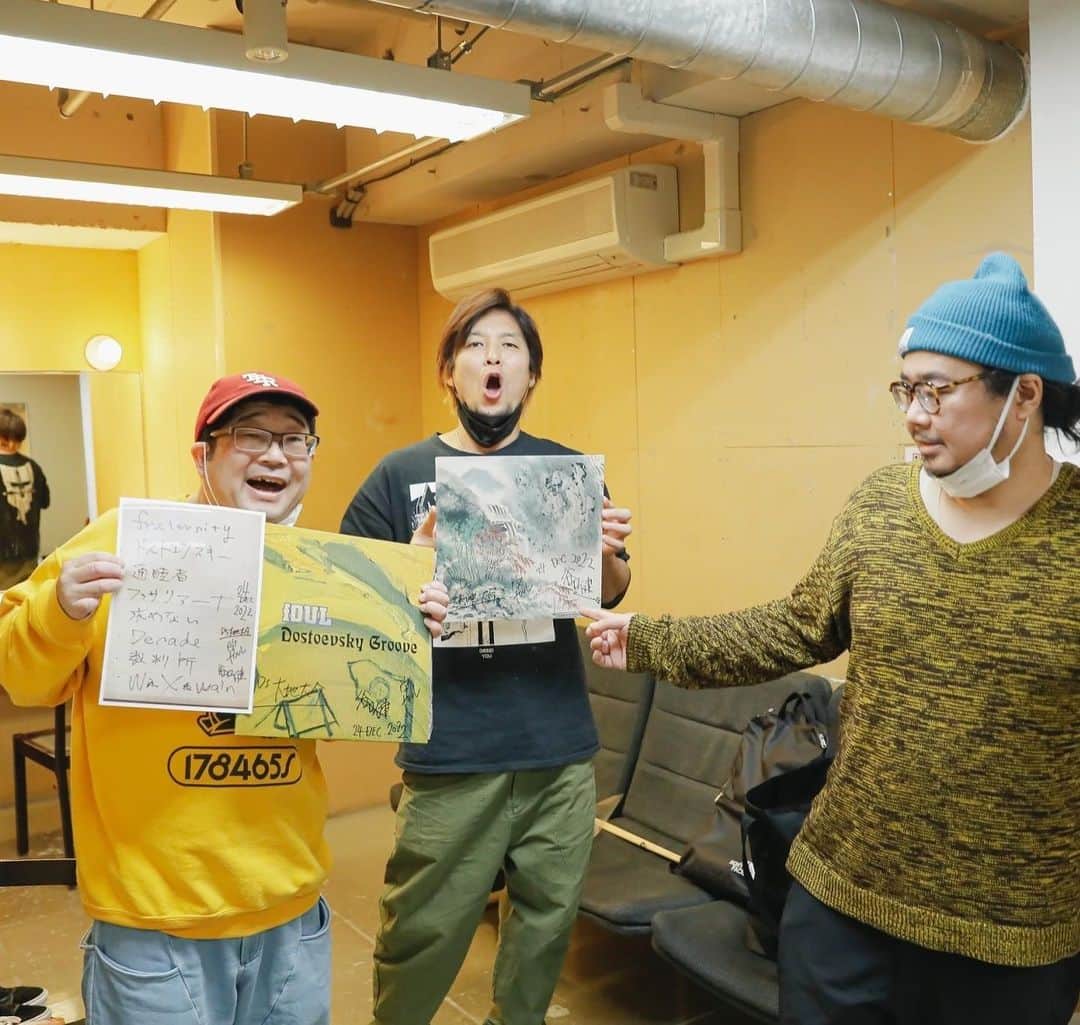 山口隆さんのインスタグラム写真 - (山口隆Instagram)「fOULのみなさんに、僕ら所有のfOULの名盤レコードと当日のセットリストに、どちらもサインをいただきました！  本当にありがとうございます！ 大ファンです‼︎‼︎  宝もの‼︎‼︎  #fOUL #サンボマスター   写真　@saru_0305  SARUYA AYUMI」12月25日 22時28分 - yamaguchi_sbm