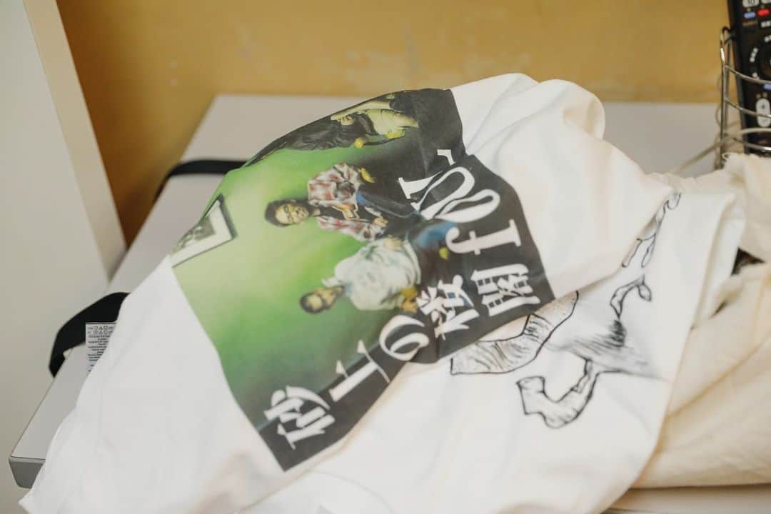 山口隆さんのインスタグラム写真 - (山口隆Instagram)「幸せなXmasイブでした！  fOULのTシャツも買えて幸せ&嬉！  #fOUL #サンボマスター   写真　@saru_0305  SARUYA AYUMI」12月25日 22時37分 - yamaguchi_sbm