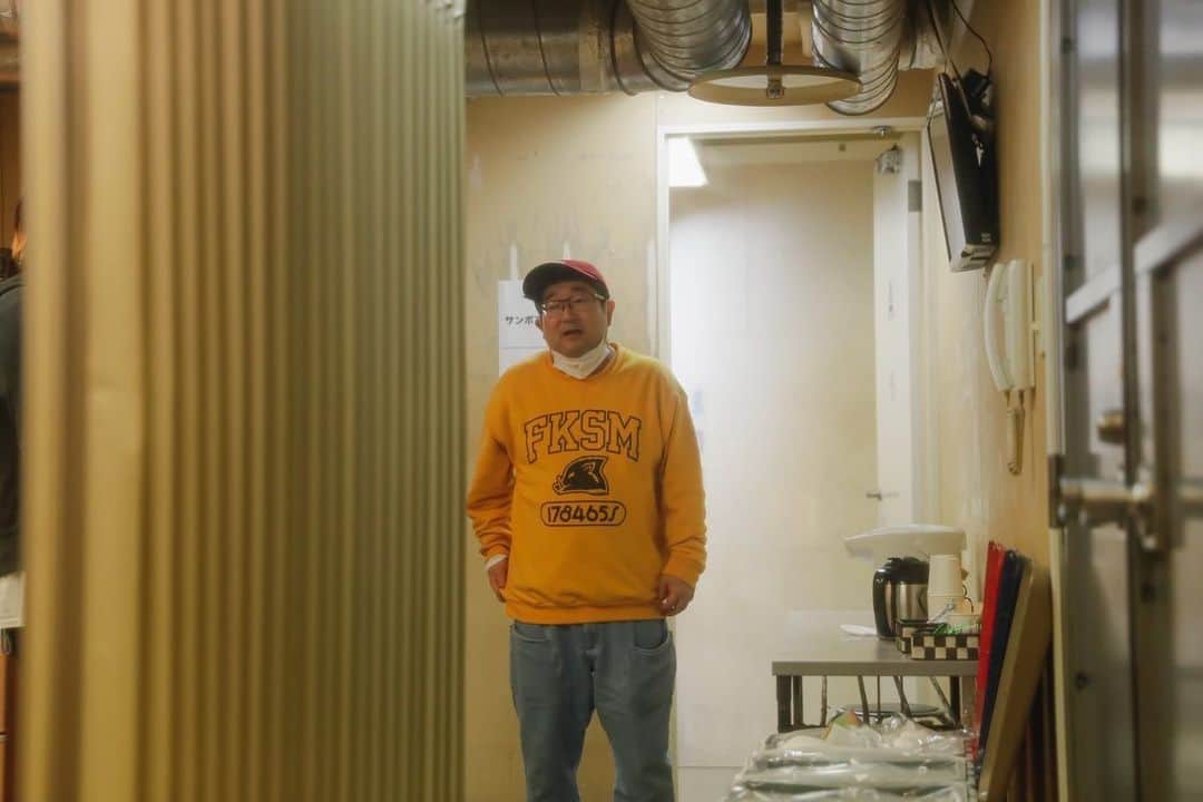 山口隆さんのインスタグラム写真 - (山口隆Instagram)「幸せなXmasイブでした！  fOULのTシャツも買えて幸せ&嬉！  #fOUL #サンボマスター   写真　@saru_0305  SARUYA AYUMI」12月25日 22時37分 - yamaguchi_sbm