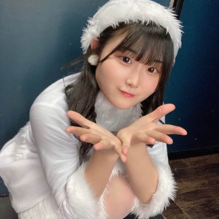 桃瀬ひよりのインスタグラム：「‪‪❤︎‬  - ̗̀ 🤍𝑀𝑒𝑟𝑟𝑦 𝐶ℎ𝑟𝑖𝑠𝑡𝑚𝑎𝑠𓈒𓂂 ̖́-  #名古屋 #大須 #アイドル #idol #fjk #jk  #jkブランド #jkの素敵な思い出 #女子高生 #高校生女子 #おーえすけー #likeforlikes  #likeforfollow  #like4likes  #like #followforfollowback  #follow  #follow4followback  #いいね返し #コメント返し #クリスマス #Xmas #白サンタ」