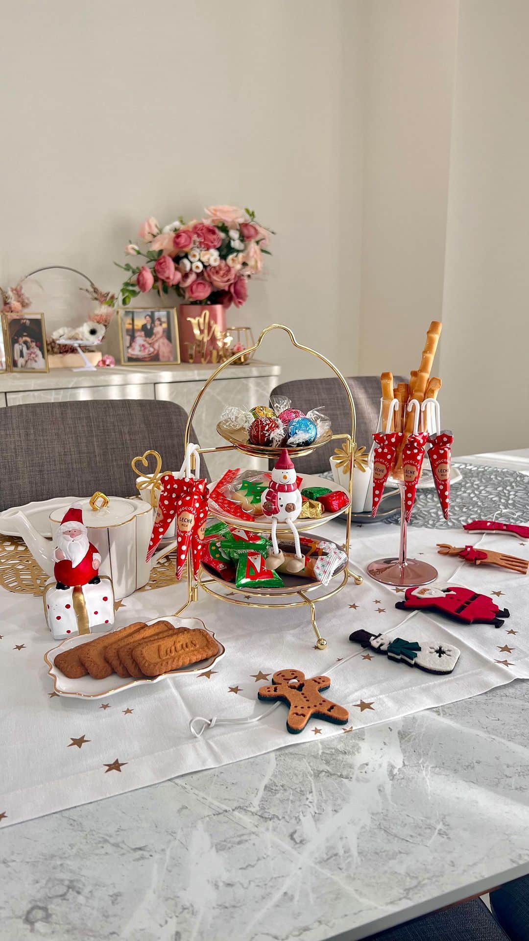 のインスタグラム：「⋆ Christmas HOME PARTY🎅🏻🎄  #クリスマスリール #クリスマスプレゼント #クリスマスパーティー #クリスマス #クリスマスリース #クリスマスケーキ #クリスマスコーデ #クリスマスツリー #クリスマス料理」