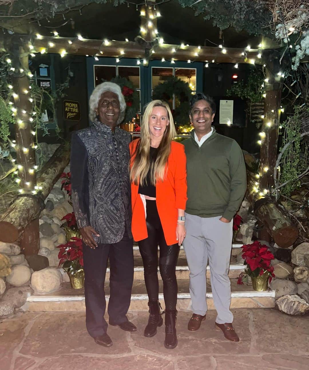 アリソン・リスクのインスタグラム：「merry merry from The Amritraj’s… the Riske’s are likely sleeping🤣🎄❤️」