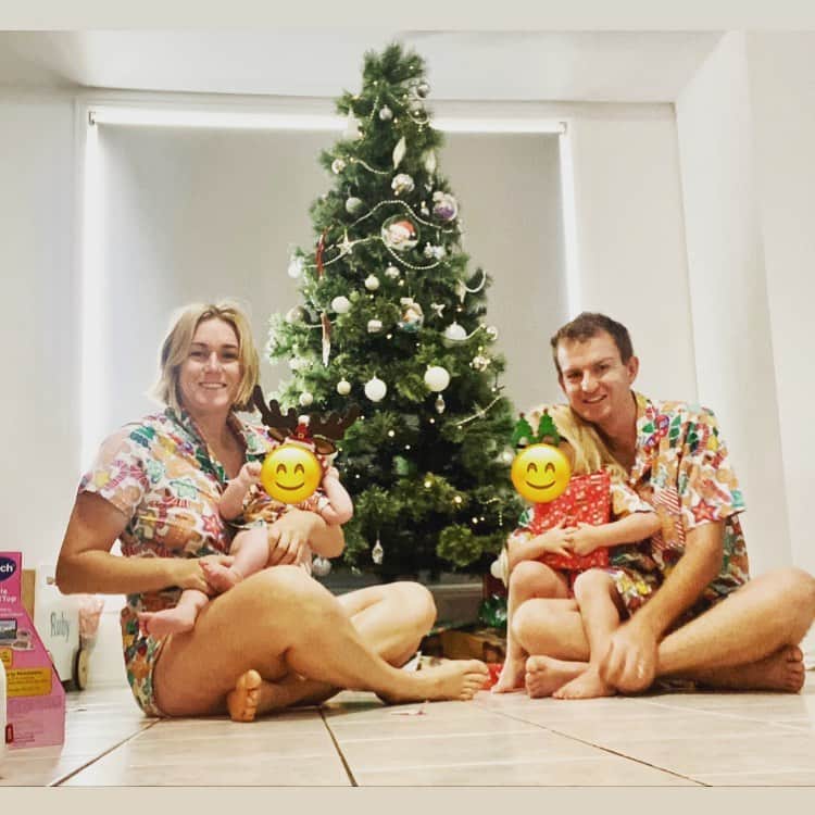 サリー・ピアソンのインスタグラム：「Merry Christmas everyone! We hope everyone has a wonderful day! Love us 4 🎄🎅🏻😊❤️」
