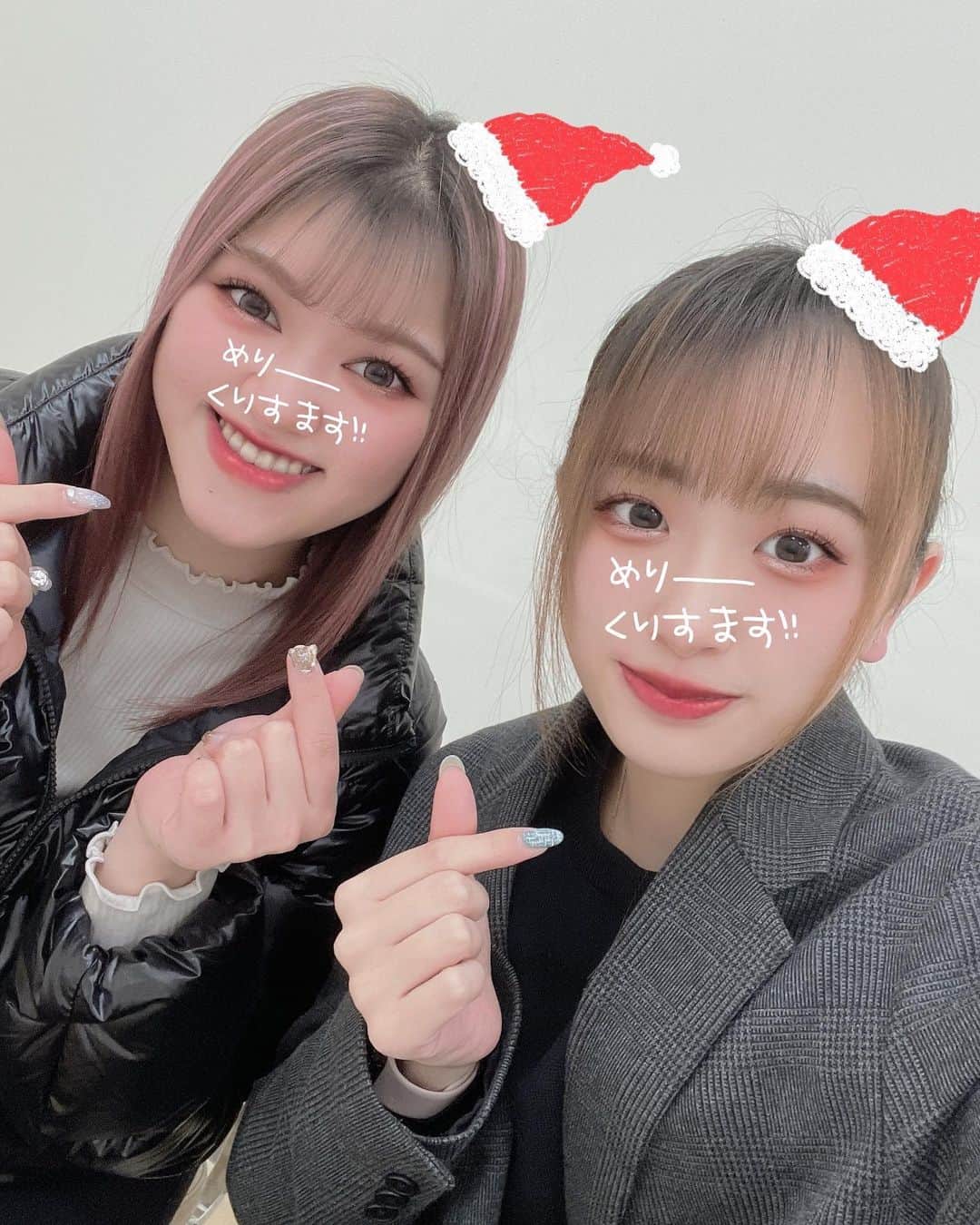 尾上萌楓のインスタグラム：「. . Merry X'mas 🎄 素敵な一日をお過ごしください⭐️ . . . #1225 #クリスマス #メリクリ #サンタさん #サンタクロース #プロボウラー #ボーリング じゃなくて #ボウリング  #水谷若菜 プロ #尾上萌楓 #わむバー #jpba #bowling #wombar #jd #女子大生 #merrychristmas #xmas #santaclaus #christmas」