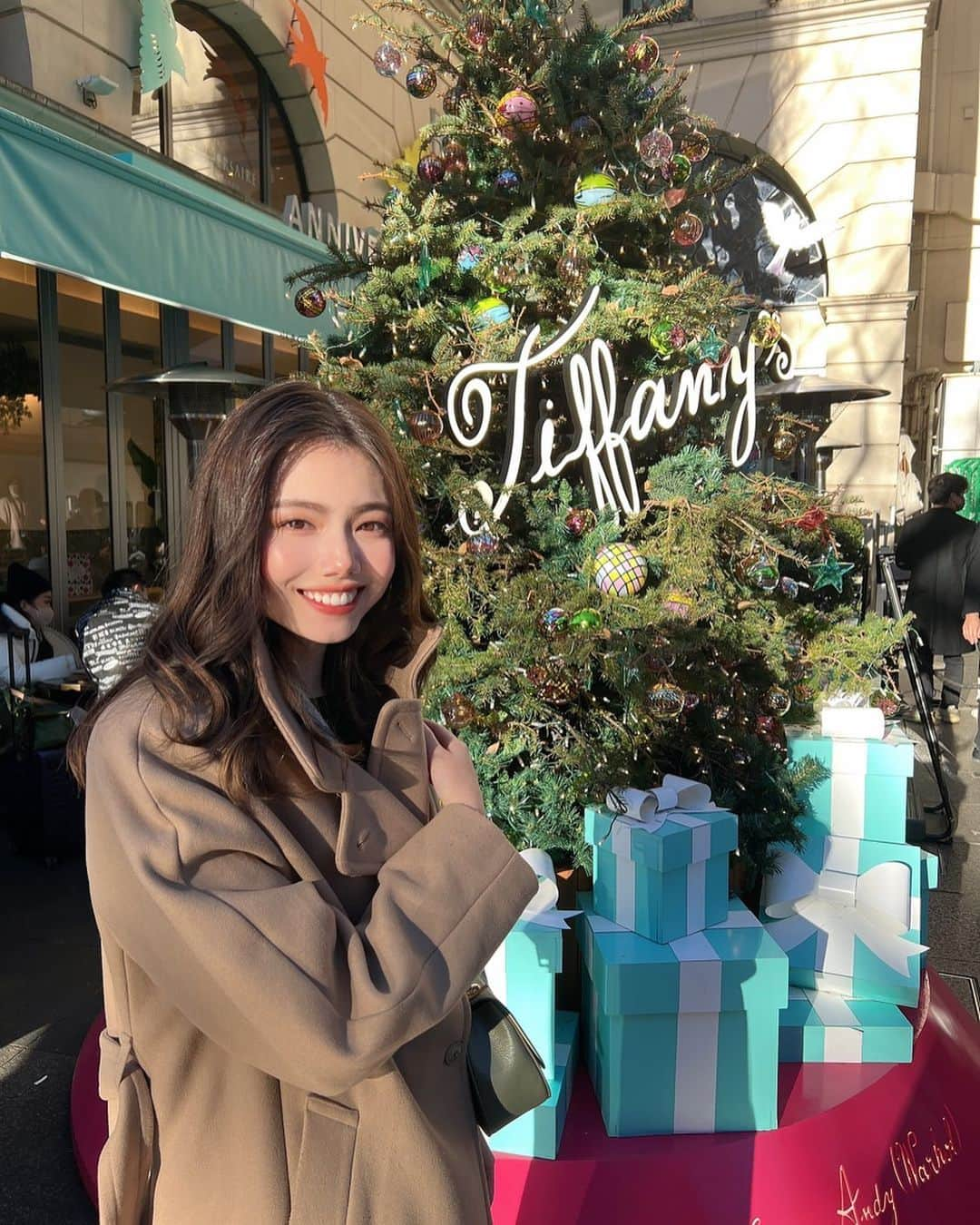 波田妃奈さんのインスタグラム写真 - (波田妃奈Instagram)「メリークリスマス🎄🎅🎁 インスタが可愛いクリスマス投稿で いっぱいでほんわか😌💓  今日もいい天気ですねっ☀️ 皆さん素敵なクリスマスを〜🥰  #ティファニーカフェ  #原宿 #表参道 #クリスマス #ティファニーブルー  #tiffany  #tiffanycafe  #christmas  #xmas」12月25日 14時32分 - hina__fitness