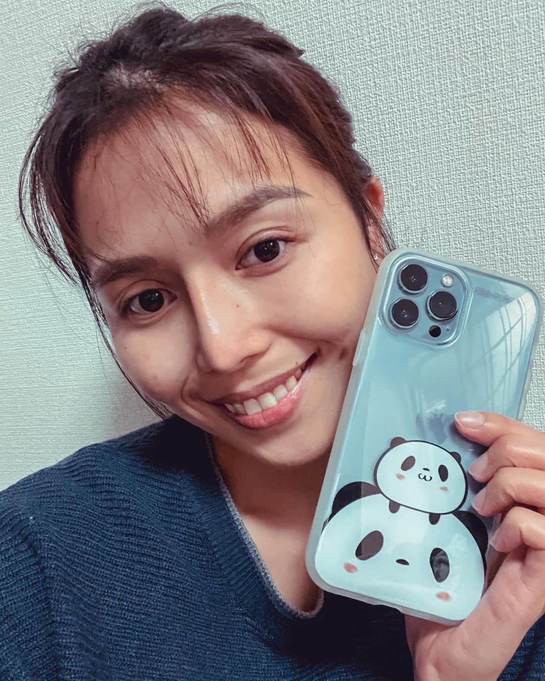 西田美保のインスタグラム：「楽天モバイル1ヶ月使ってみて 自宅はもちろん、外でも問題なく電波繋がる📱✨  電車の中や横浜駅周辺でも問題なくつながります🐼💓  月々のお支払いも今まで10,000円くらいだったのが最大使っても2,980円(税込3,278円)っていうのも安心できます☺️ ※公平なサービス提供のため通信速度制限する場合あり。エリア外最大1Mbps。通話料等別 無制限は楽天回線エリアのみ  今月は3GBまで980円(税込1,078円)でした！ 毎月の使い方で値段も変わるから最大の月2,980円（税込3,278円）から安くなることもあり😍✨  #楽天モバイル#pr」
