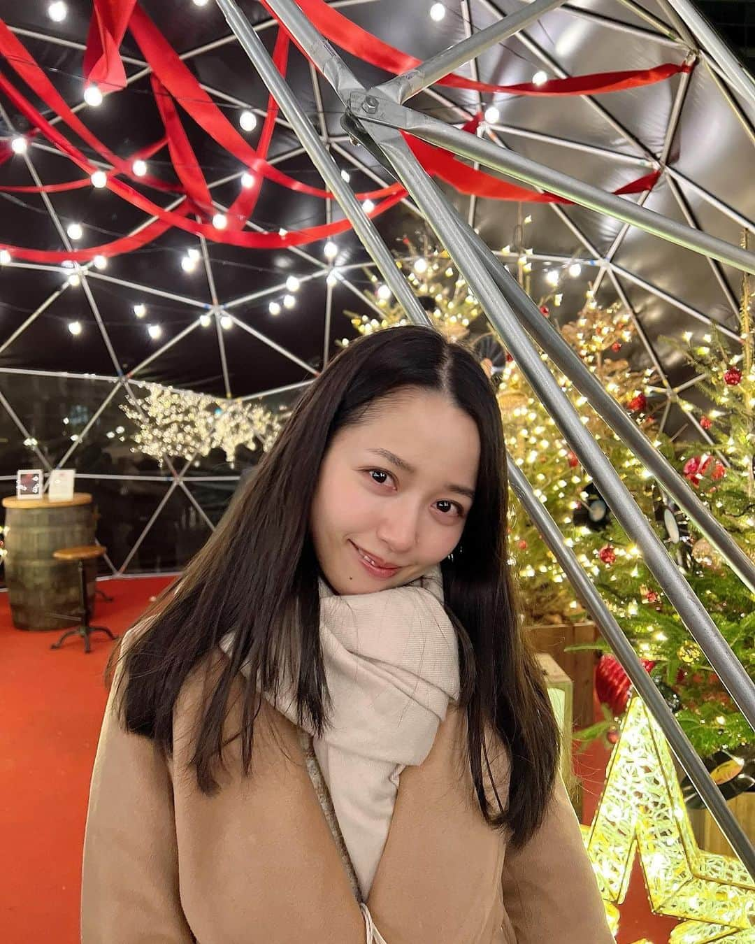 高山璃奈さんのインスタグラム写真 - (高山璃奈Instagram)「⁡ メリークリスマス🎅🎄🎁 ⁡ 街中がキラキラしていて ときめいてしまいます☺️✨ ⁡ 楽しいクリスマスをお過ごしください(^^)♪ ⁡ #メリークリスマス  #写真撮る時首傾げがち #ステキなクリスマスを」12月25日 16時21分 - rina__takayama