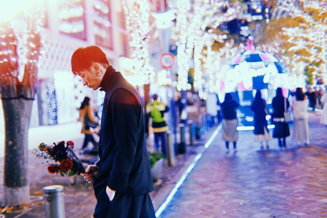 のインスタグラム：「🟥Merry Christmas🟥  @imariyu_official  @neo_81_official」