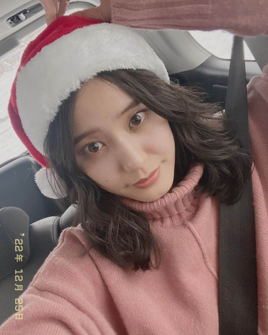 山崎紘菜のインスタグラム：「Happy Holidays!!🎄🎁❤️✨ Hope you had a wonderful Christmas day🎅⭐️❄️⛄️ #2022」