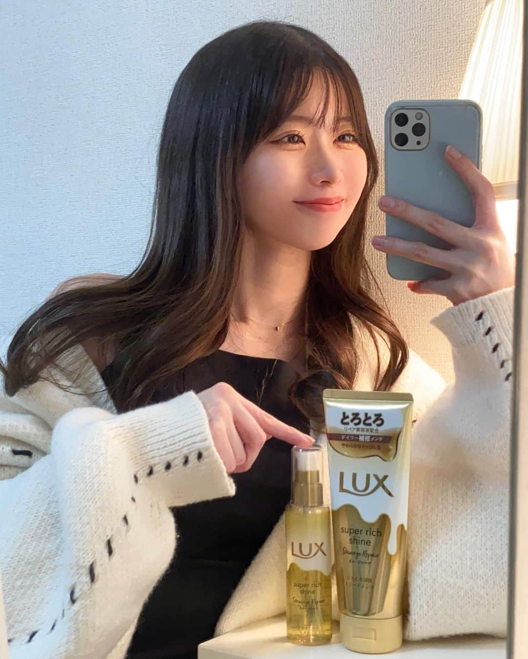 星乃まひろさんのインスタグラム写真 - (星乃まひろInstagram)「LUXのトリートメントがリニューアルしたらしいよ🫧 @lux_jp_official  とろとろテクスチャーで髪の毛に馴染みやすく 髪の毛が潤うの😚🤍  髪の毛も乾燥しやすいこの時期だから うるうるにしてくれるのほんとにありがたい~🥹 ㅤㅤㅤㅤㅤㅤㅤㅤㅤㅤㅤㅤㅤ ㅤㅤㅤㅤㅤㅤㅤㅤㅤㅤㅤㅤㅤ #ラックス #とろとろヘアオイル #乃木髪 #とろとろトリートメント #おうち美容 #美容ケア #とろトリ #sponsored」12月25日 16時59分 - mhr_honi