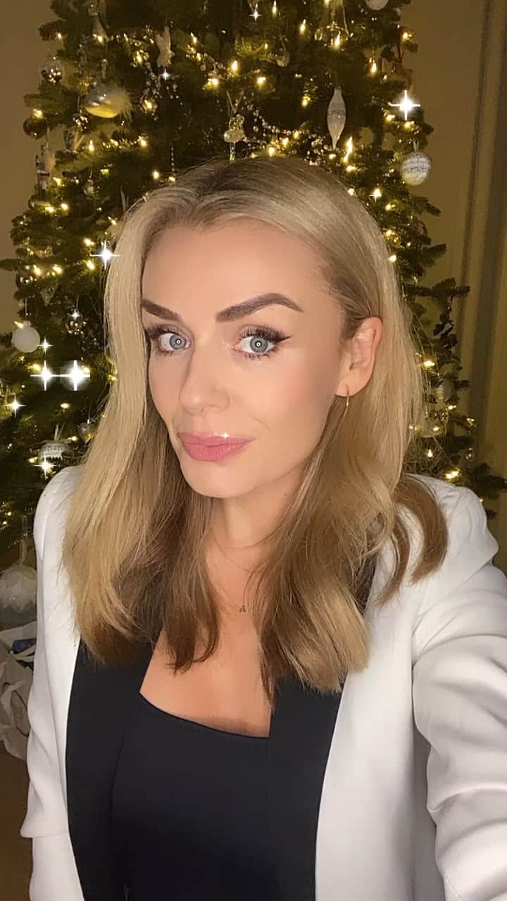 キャサリン・ジェンキンスのインスタグラム：「Merry Christmas to all my fans around the world who celebrate. I hope you have a magical day and a truly wonderful 2023!」