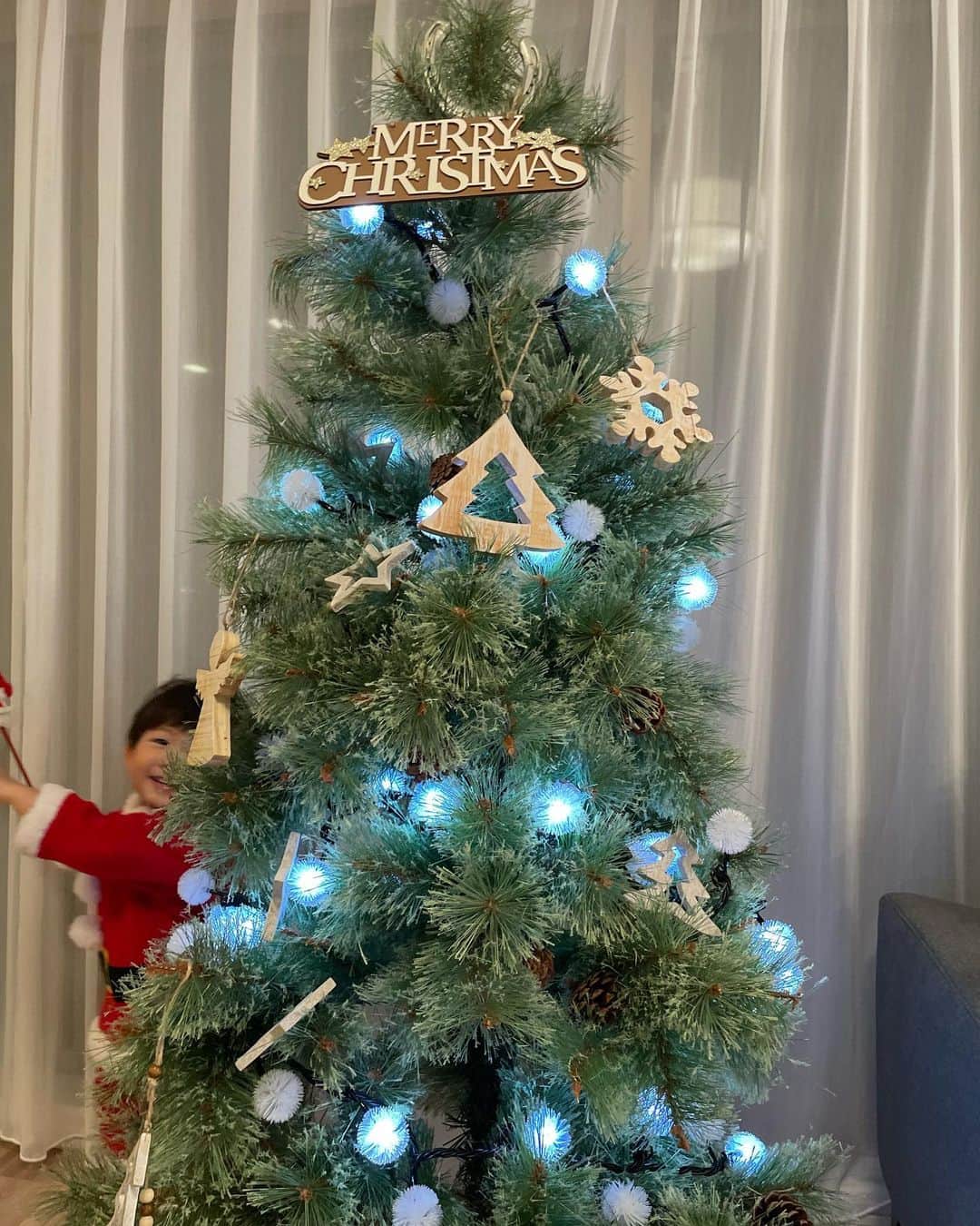 山口実香さんのインスタグラム写真 - (山口実香Instagram)「． メリークリスマス🎄🎅✨ うちにもちびっ子サンタが👦🏻💗 みなさんよいクリスマスをお過ごしください。 みかんサンタより🍊」12月25日 17時21分 - yama.mikan