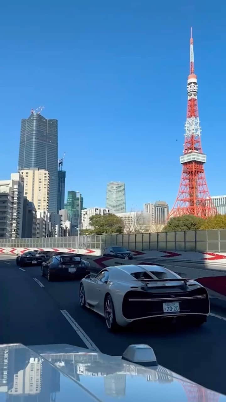 のインスタグラム：「Xmas Touring!! #zonda #veyron #chiron #pagani #bugatti @mzsupercar」