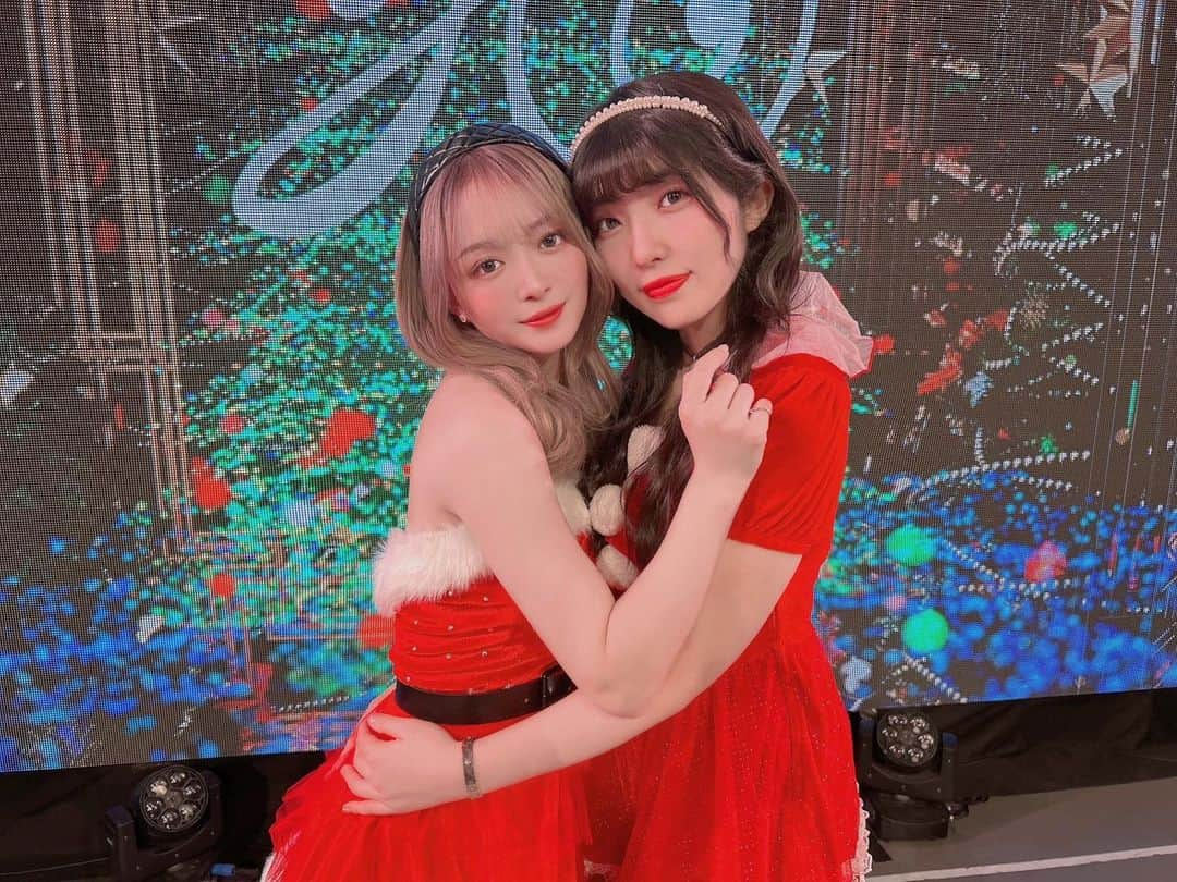 東雲れいかさんのインスタグラム写真 - (東雲れいかInstagram)「. . Merry Xmas🎄 . . クロエぴの生誕バースデーにゲストで出演させて頂きました！ . . 久しぶりに歌を歌わせてもらったり緊張したけど、大好きなくろえのお誕生日を一緒にお祝いできてうれしかったです！ 暖かくファンの方々も迎え入れてくれてありがとうございます。 来てくれたり配信でみてくれたみんなもとってもありがとう！ . . . . みんなが今日、幸せですように！ . . . . #xmas #merrychristmas #サンタガール #japanesegirl」12月25日 17時26分 - raychel.6