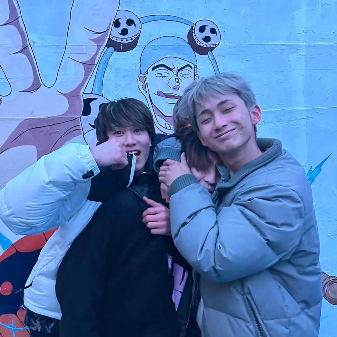 古野瑛さんのインスタグラム写真 - (古野瑛Instagram)「今年の誕生日は船に連れて行ってもらいました✌️ディナークルーズでご飯も美味しかったし、景色もめっちゃ美味しかった😋 19歳では来年20歳ということもあるので将来をしっかり考えなきゃ行けない年だと思ってるから、俺がどんな道に進もうともみんな応援してくれたら嬉しいです😭そしてここまで色んなことできたのもみんなのおかげだと思っています。祝ってくれた人、ほんとに嬉しかったです！ありがとぉぉぉ🤪  #誕生日 #クルーズ  #ディナー  #美味しいもん  #美味しいもん大好き  #19  #19歳  #ありがとう  #これからもよろしく」12月25日 17時30分 - akira.furuno