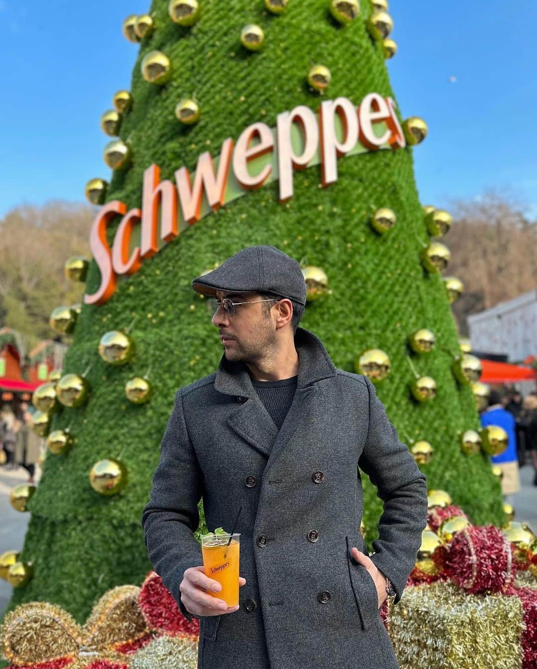 Sezgin YILMAZのインスタグラム：「Birbirinden keyifli standlara ev sahipliği yapan Wonder Village yılı harika bi şekilde bitirmek için güzel bir seçenek. Schweppes standındaki mocktail’leri de denemeden geçmeyin! 🤘🏻 #neistediğinibilenlere  @schweppes_tr #işbirliği」