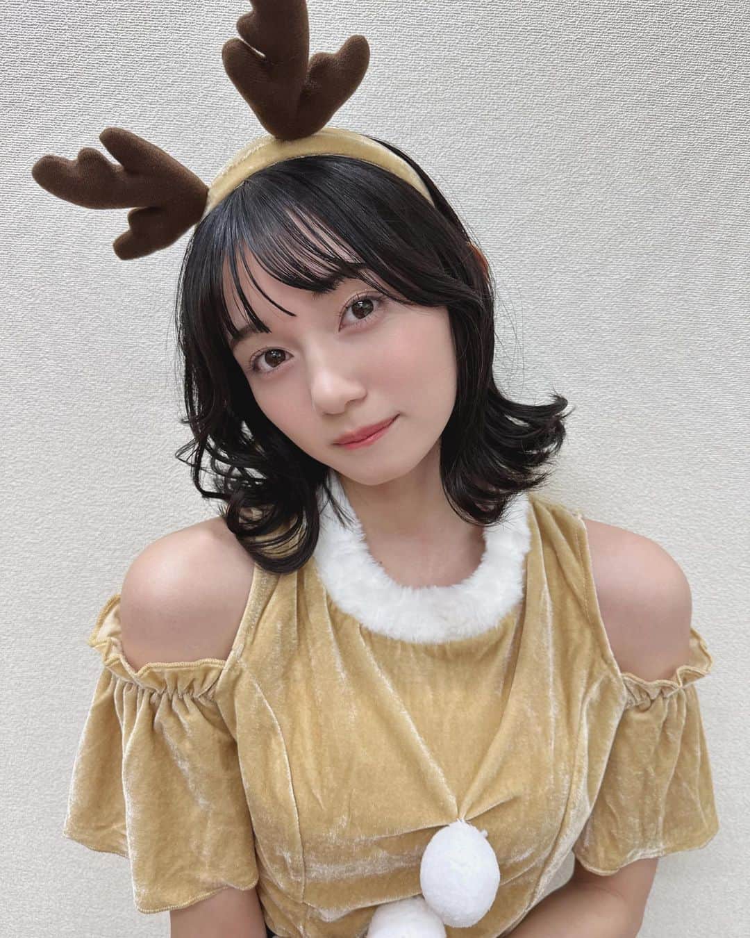 熊澤風花のインスタグラム：「来年もサンタさんからクリスマスプレゼントが届くように1年頑張ります！✊🏻」
