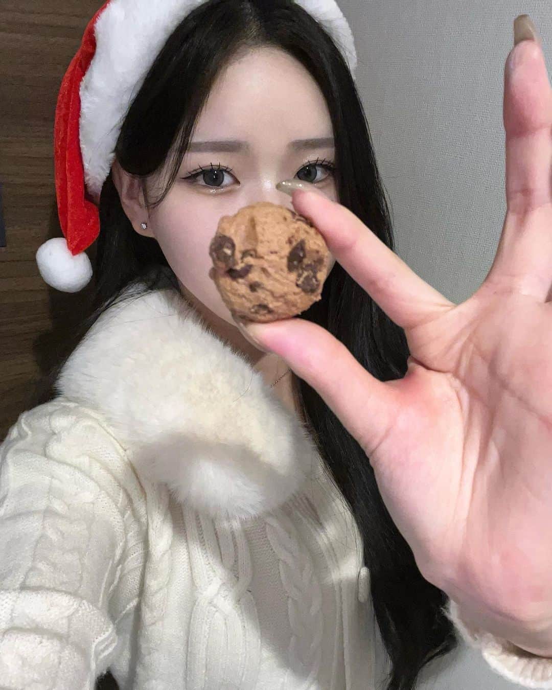 momoのインスタグラム：「⁡MerryChristmas❤︎ #🎄」