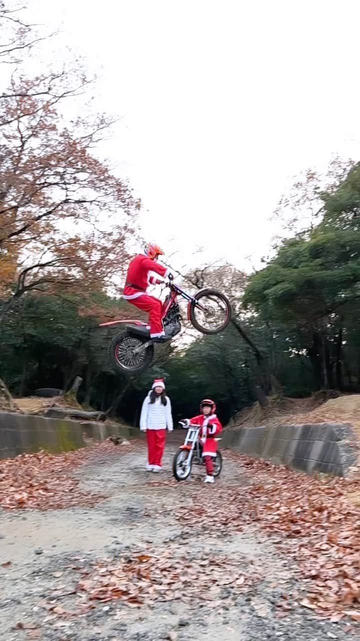 藤波貴久のインスタグラム：「Fujigas Christmas ride🎅🏻🎄 #fujigasstyle #happychristmas  #enjoy #fujigas  @hondaracingcorporation  @box_repsol  @hondaracingglobal  @trialteamhrc  @alpinestars  @renthal_moto  @michelinmotorsport  @twin_air  @showabygpe  @s3parts.official  @didchain  @termignoni_official @hopetech  @galfer_brakes  @braktec  @hebo.factory」