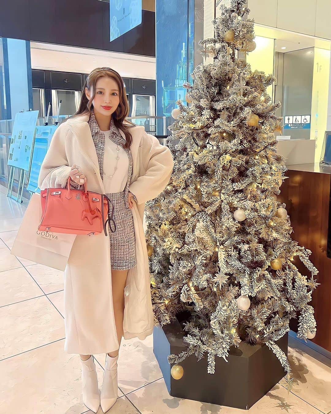 YURIさんのインスタグラム写真 - (YURIInstagram)「Merry Christmas 💞🎄*･+ hope you have a wonderful day and be happy with your loved ones💝 、 #merrychristmas #merryxmas #christmaschocolate #holidayseason #santaclaus #pinkmood #🎅🏻 #hohoho」12月25日 17時56分 - y.u.r.i_y.u.r.i_