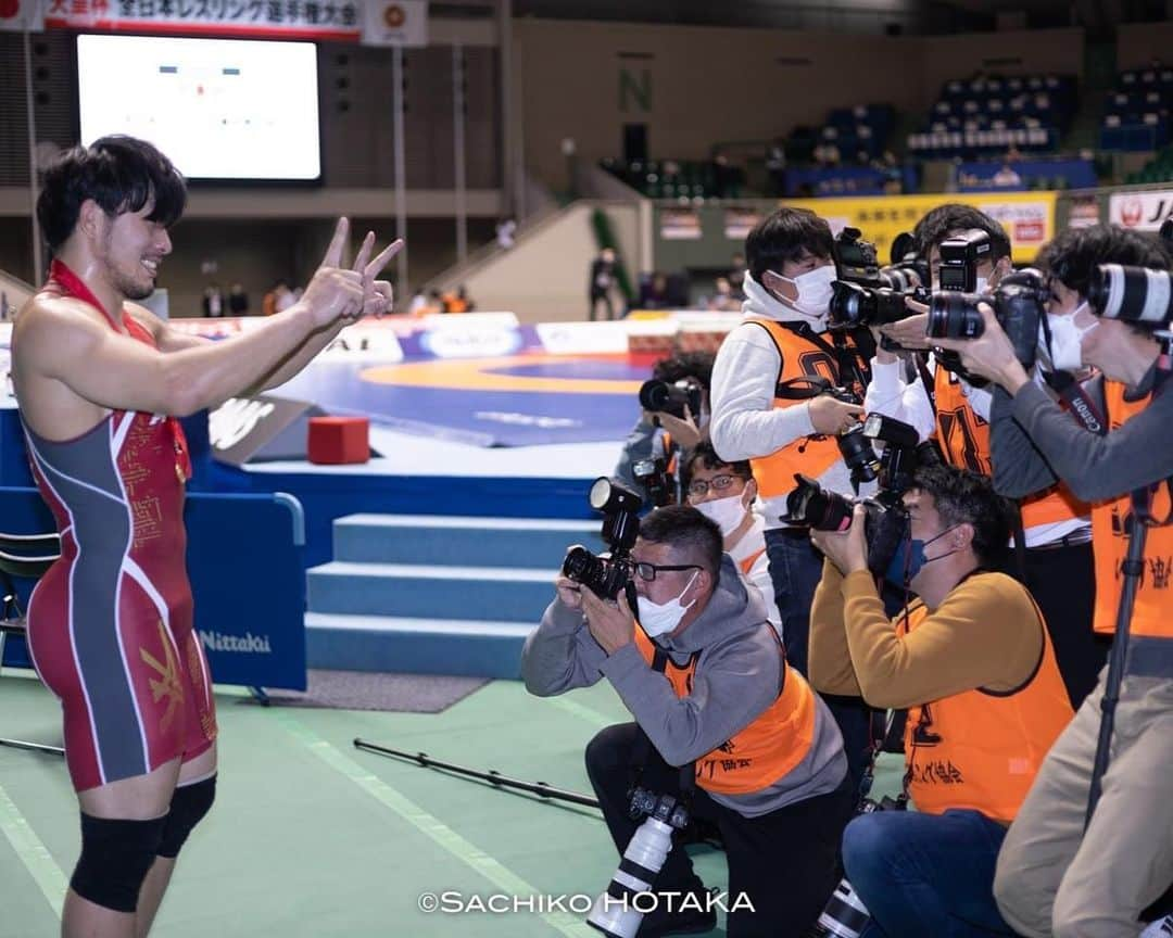 高谷惣亮さんのインスタグラム写真 - (高谷惣亮Instagram)「I won the emperor's cup for 12 consecutive years. I'm extremely grateful to my friends,family and supporters for their encouragement and helpful suggestions. A concrete goal facilitates achievement, so let's clarify our objectives,and we will most likely attain them.  photo by @greco_free   #良いお年をお迎えください」12月25日 17時56分 - sohsuketakatani