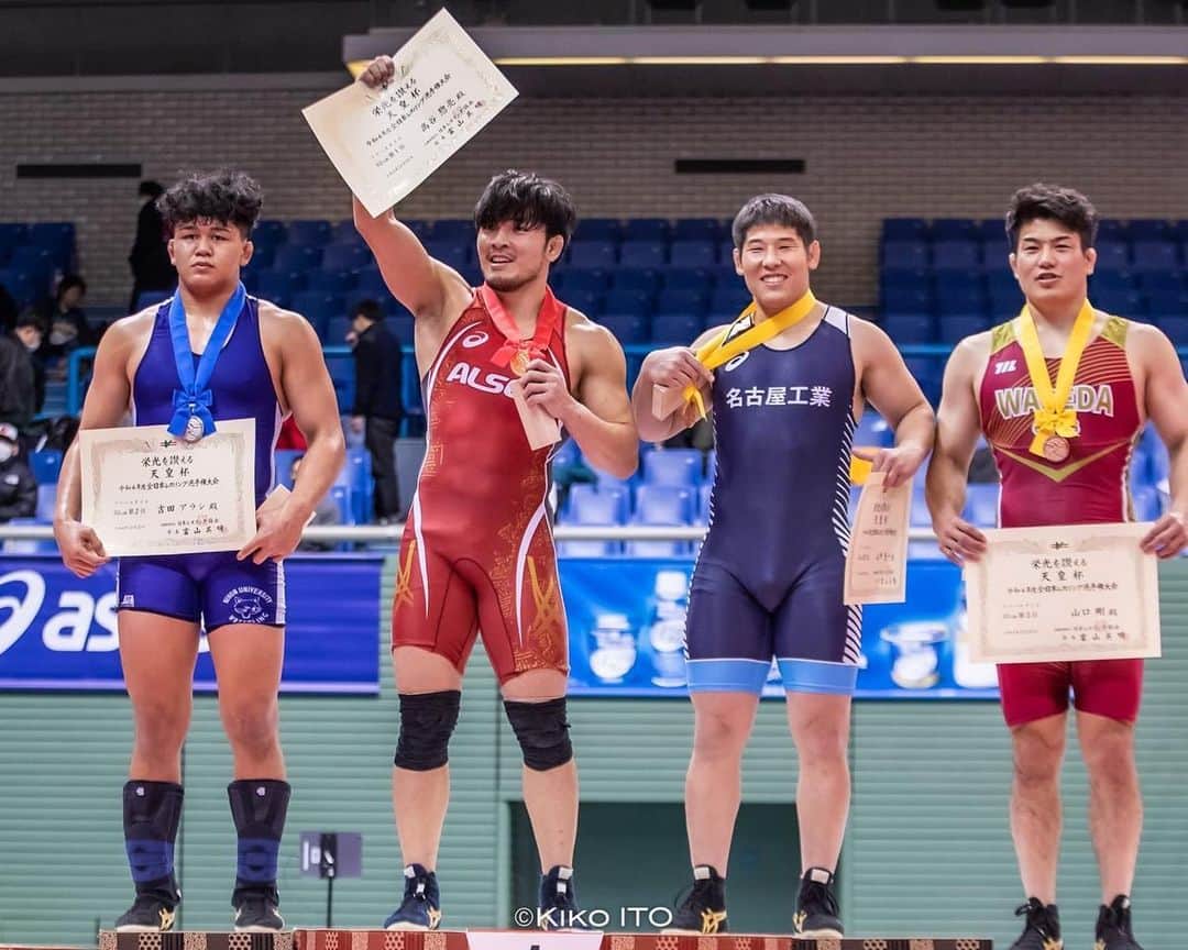 高谷惣亮のインスタグラム：「I won the emperor's cup for 12 consecutive years. I'm extremely grateful to my friends,family and supporters for their encouragement and helpful suggestions. A concrete goal facilitates achievement, so let's clarify our objectives,and we will most likely attain them.  photo by @greco_free   #良いお年をお迎えください」
